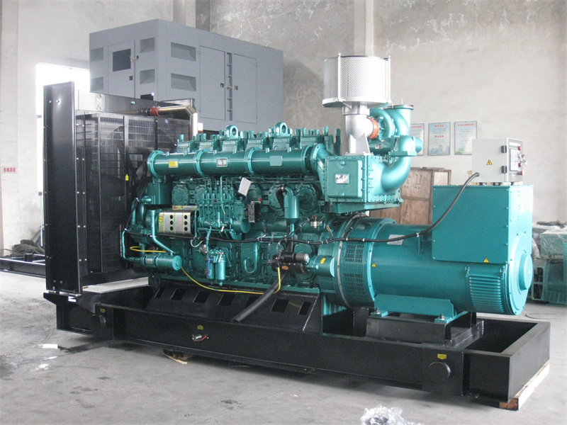 开平200KW 柴油发电机的油耗是多少？